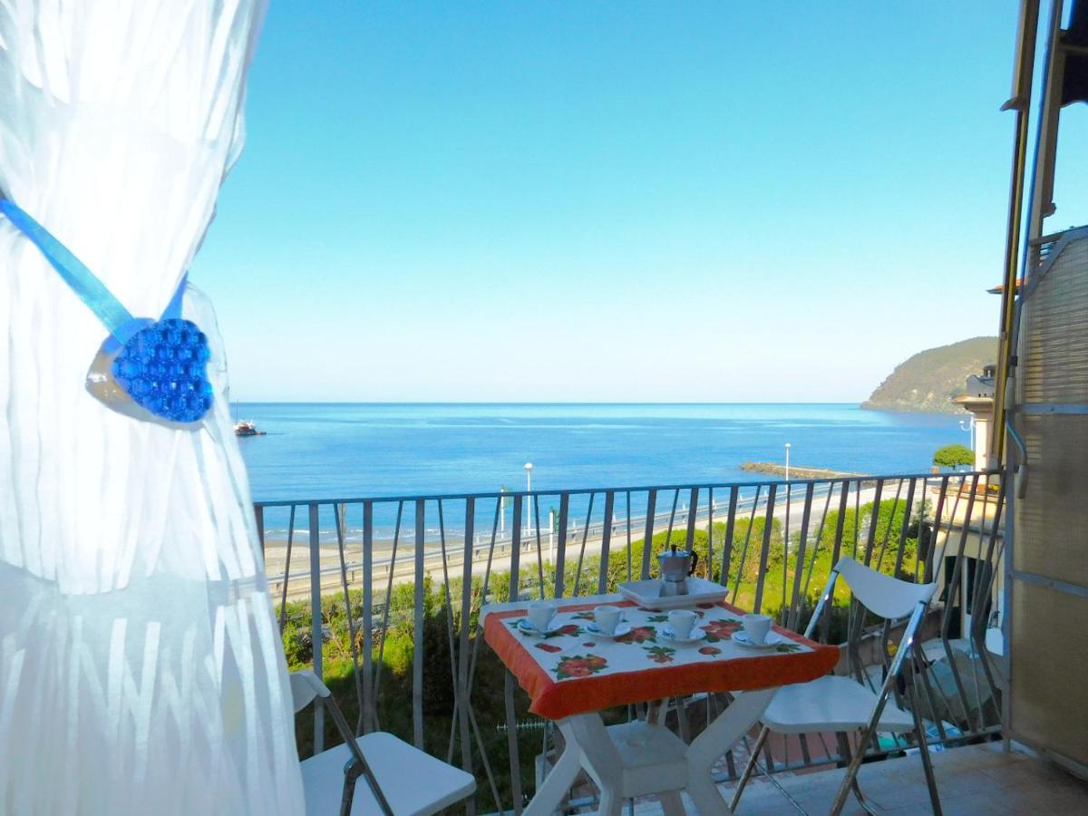 Bilocale Con Favolosa Vista Mare Levanto Bagian luar foto